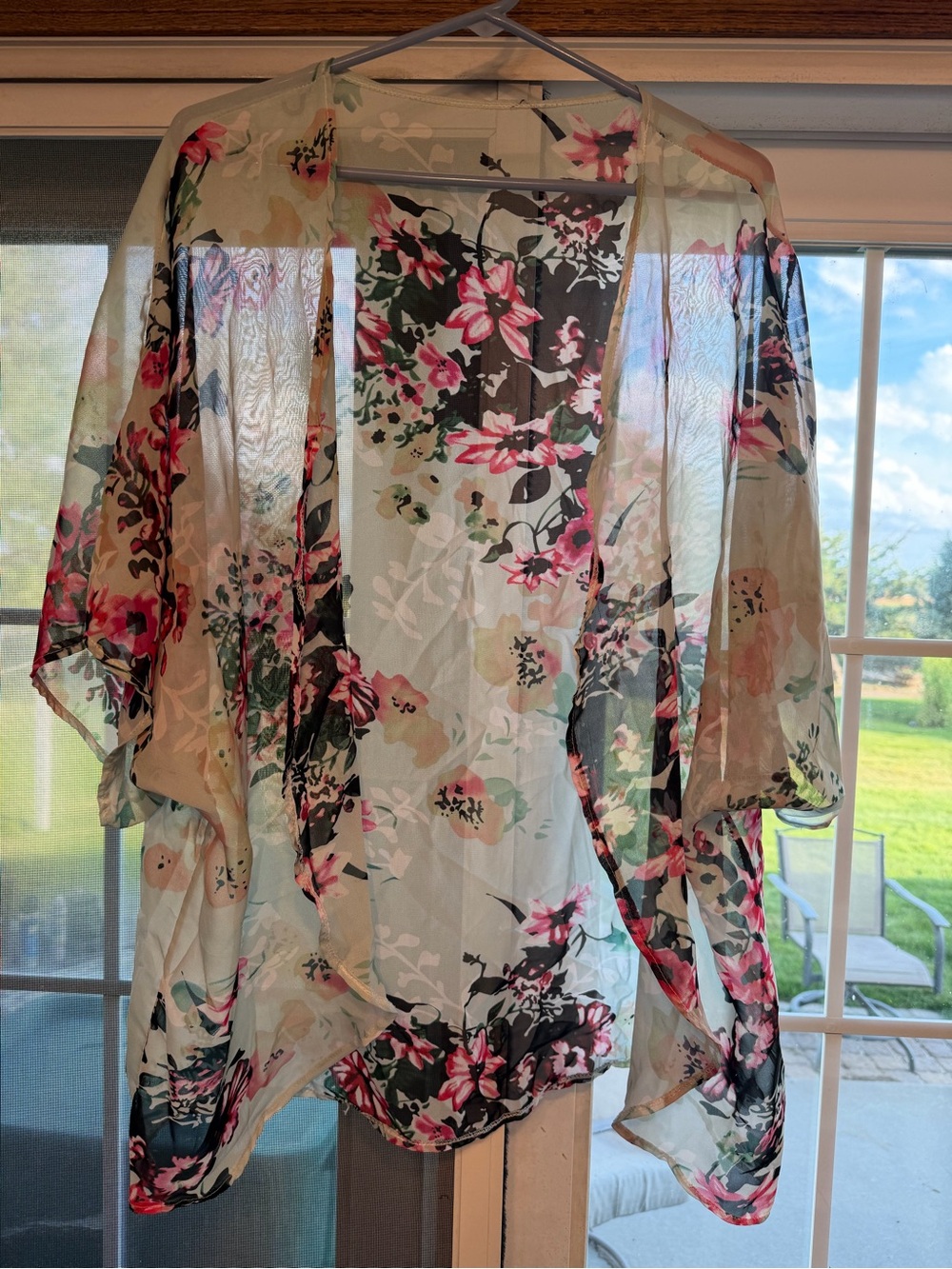 Sheer Floral Kimono Cover-Up - Pink & Cream. Bin 76